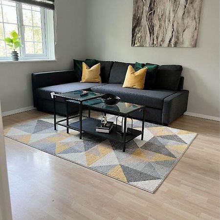 Stunning Apartment In Beckton With Private Entrance London Exterior photo