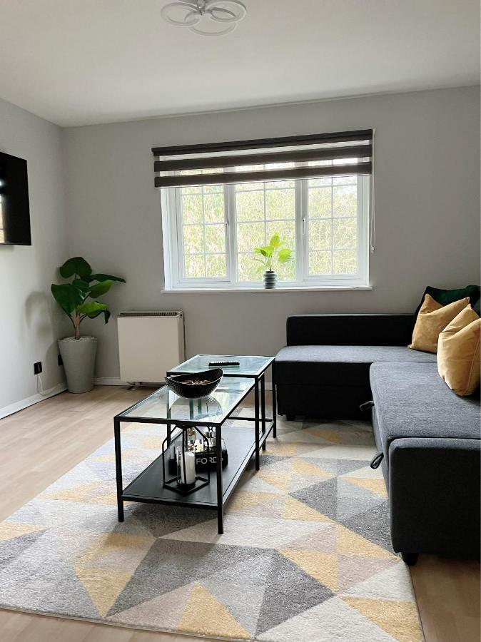 Stunning Apartment In Beckton With Private Entrance London Exterior photo