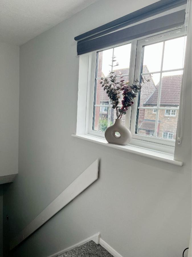 Stunning Apartment In Beckton With Private Entrance London Exterior photo