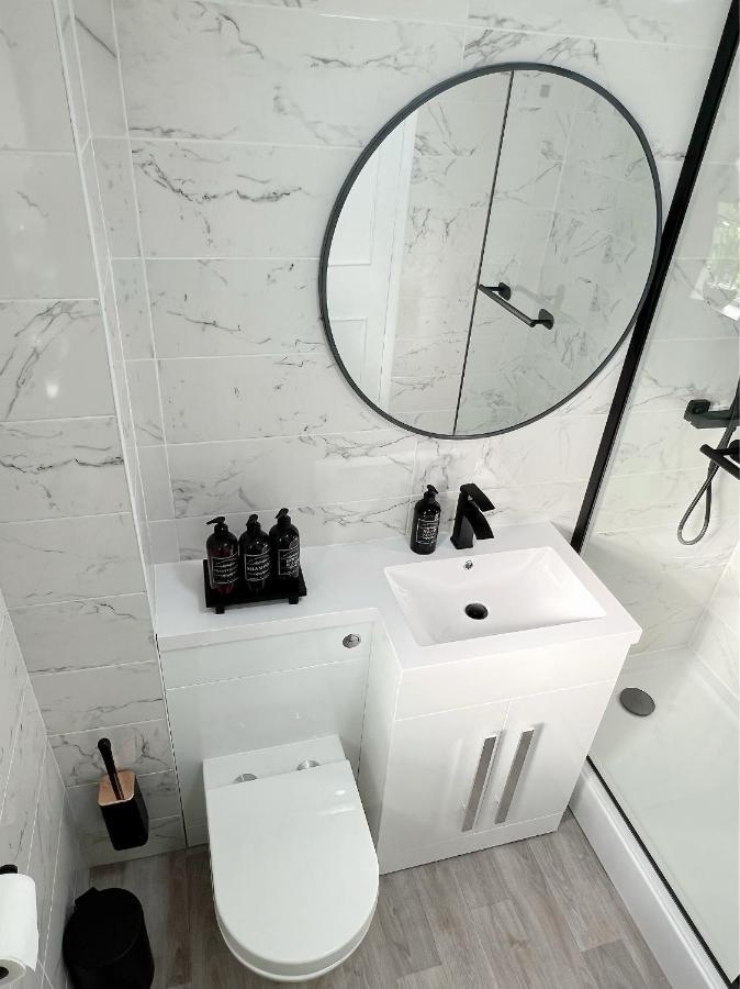 Stunning Apartment In Beckton With Private Entrance London Exterior photo