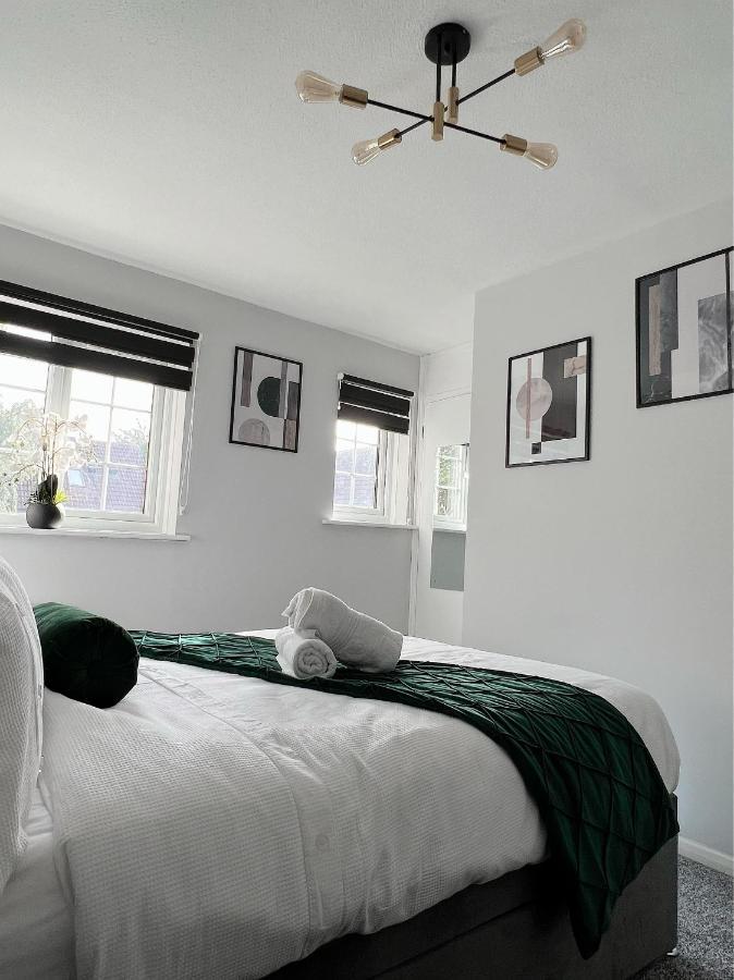 Stunning Apartment In Beckton With Private Entrance London Exterior photo