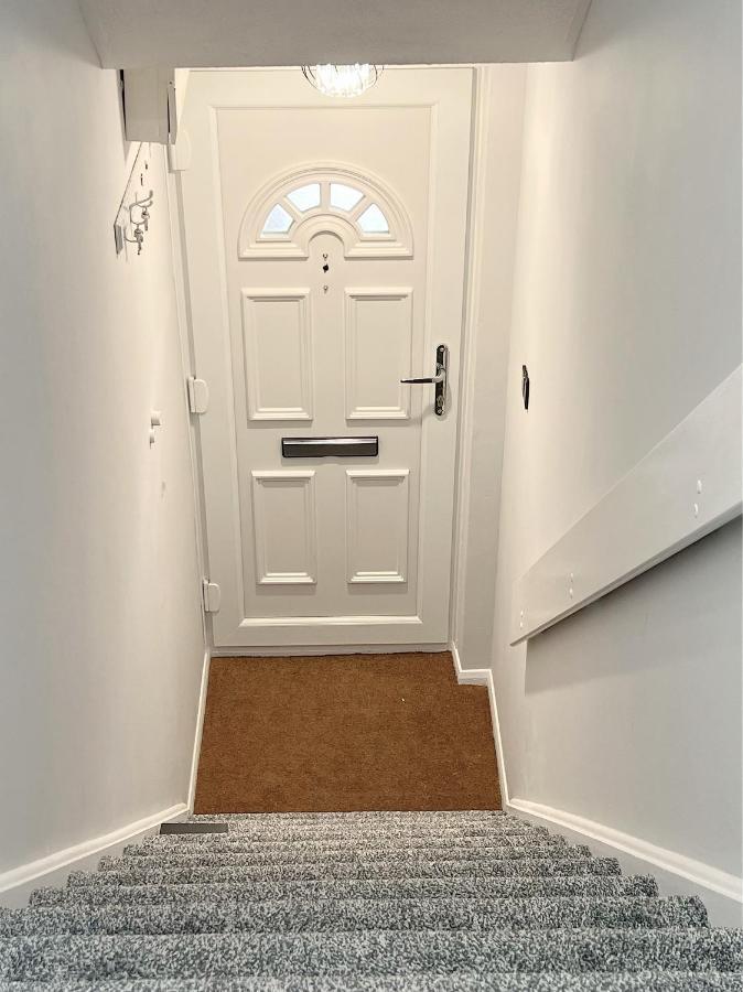 Stunning Apartment In Beckton With Private Entrance London Exterior photo