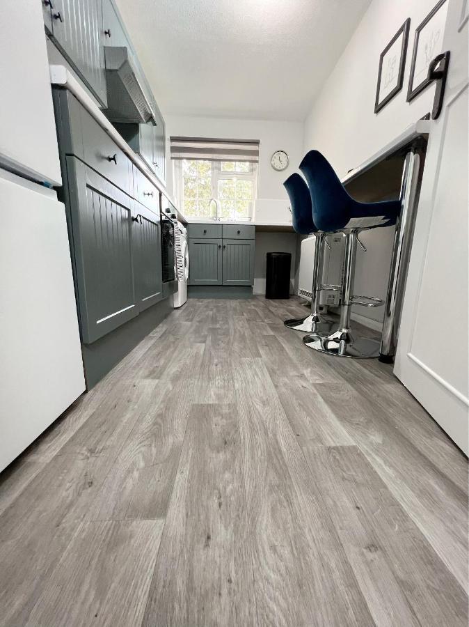 Stunning Apartment In Beckton With Private Entrance London Exterior photo